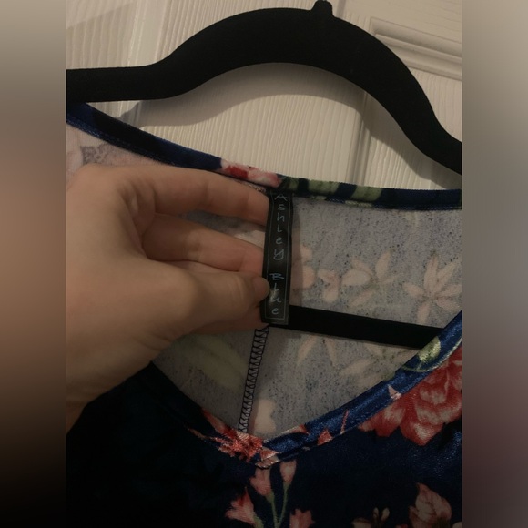 Floral Print Velvet Bell Sleeve Top - Picture 4 of 8